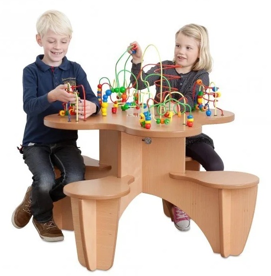 Table boulier avec assises integrées